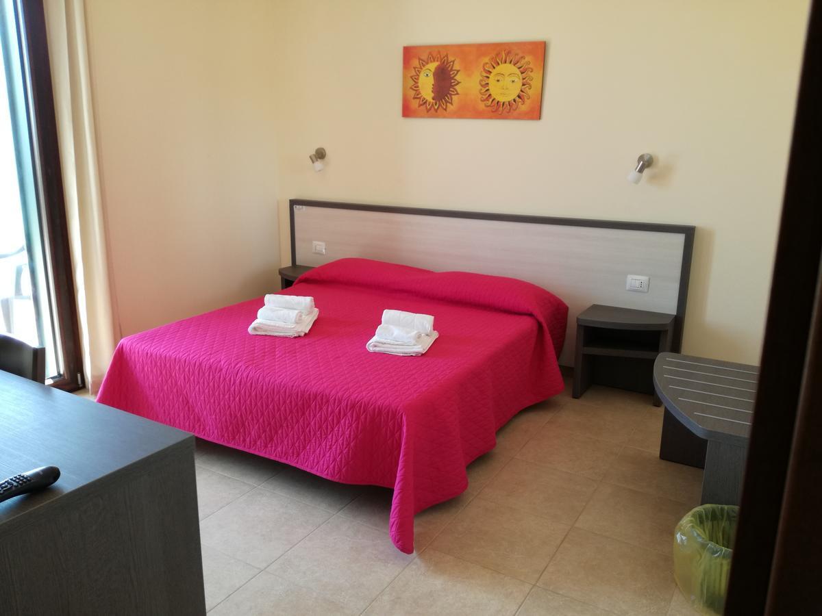 B&B Hotel Helios Uggiano La Chiesa Zewnętrze zdjęcie